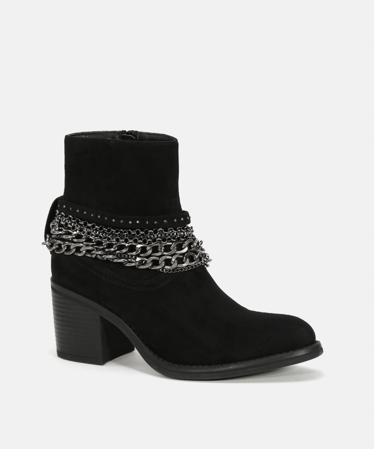 Botins pretos salto adorno corrente